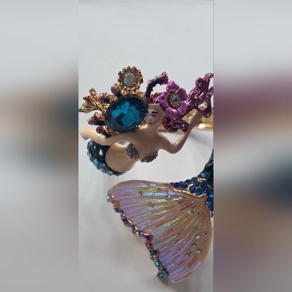 Betsey Johnson Rhinestones Siren Bracelet - Picture 2 of 5